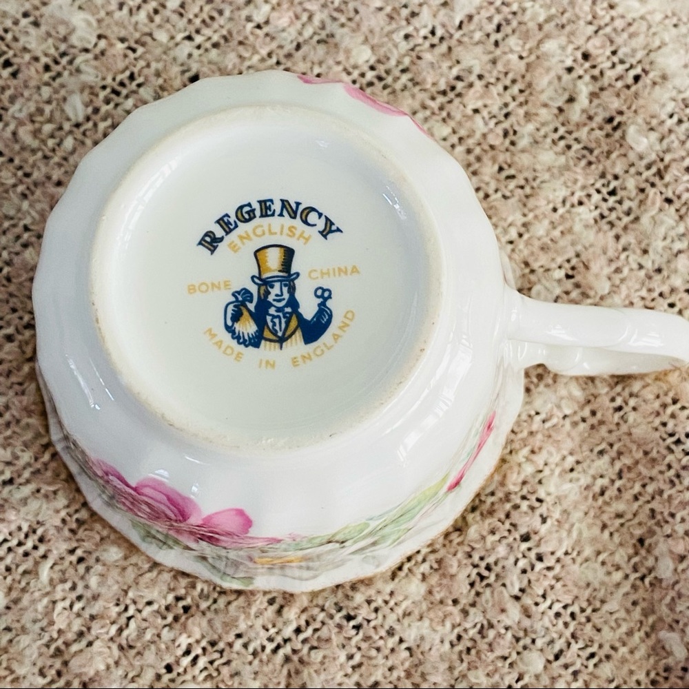 Vintage teacup, Regency Bone China, white / pink floral - Picture 4 of 13